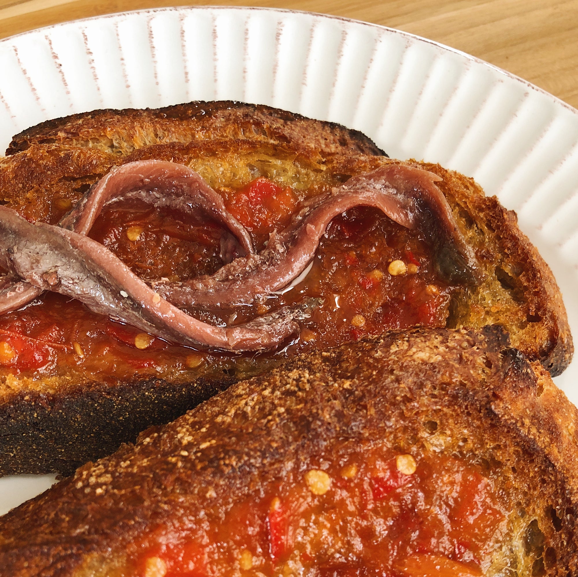 Pan con tomate with a twist - Cantabrian anchovies - tomato preserve - Donostia Foods