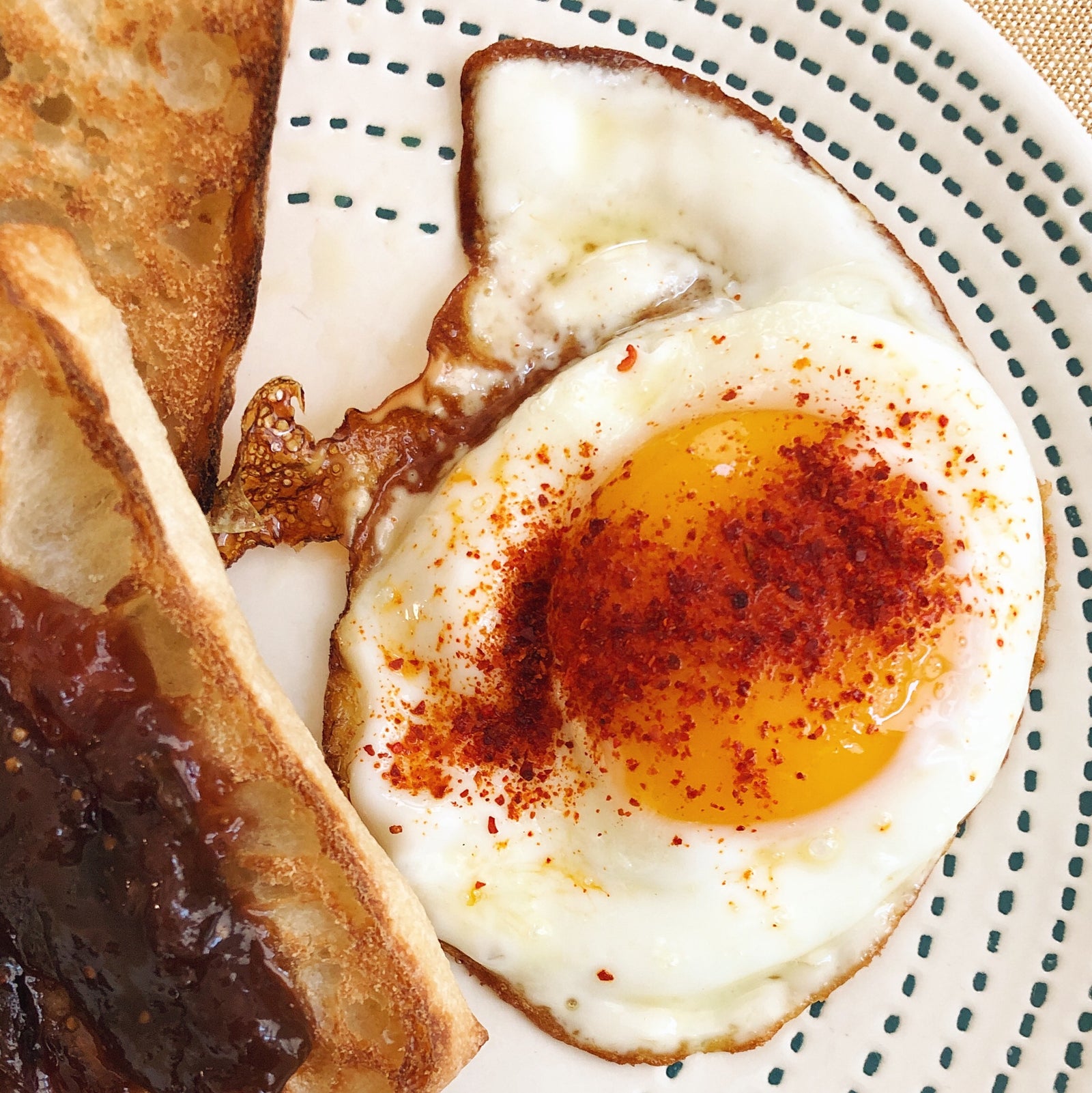 Piment d'Espelette over a fried egg - Donostia Foods