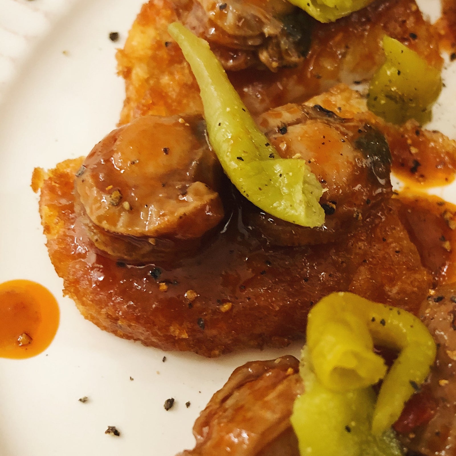 Small scallops in sauce - zamburinas with toaster hash browns and guindillas - Donostia Foods