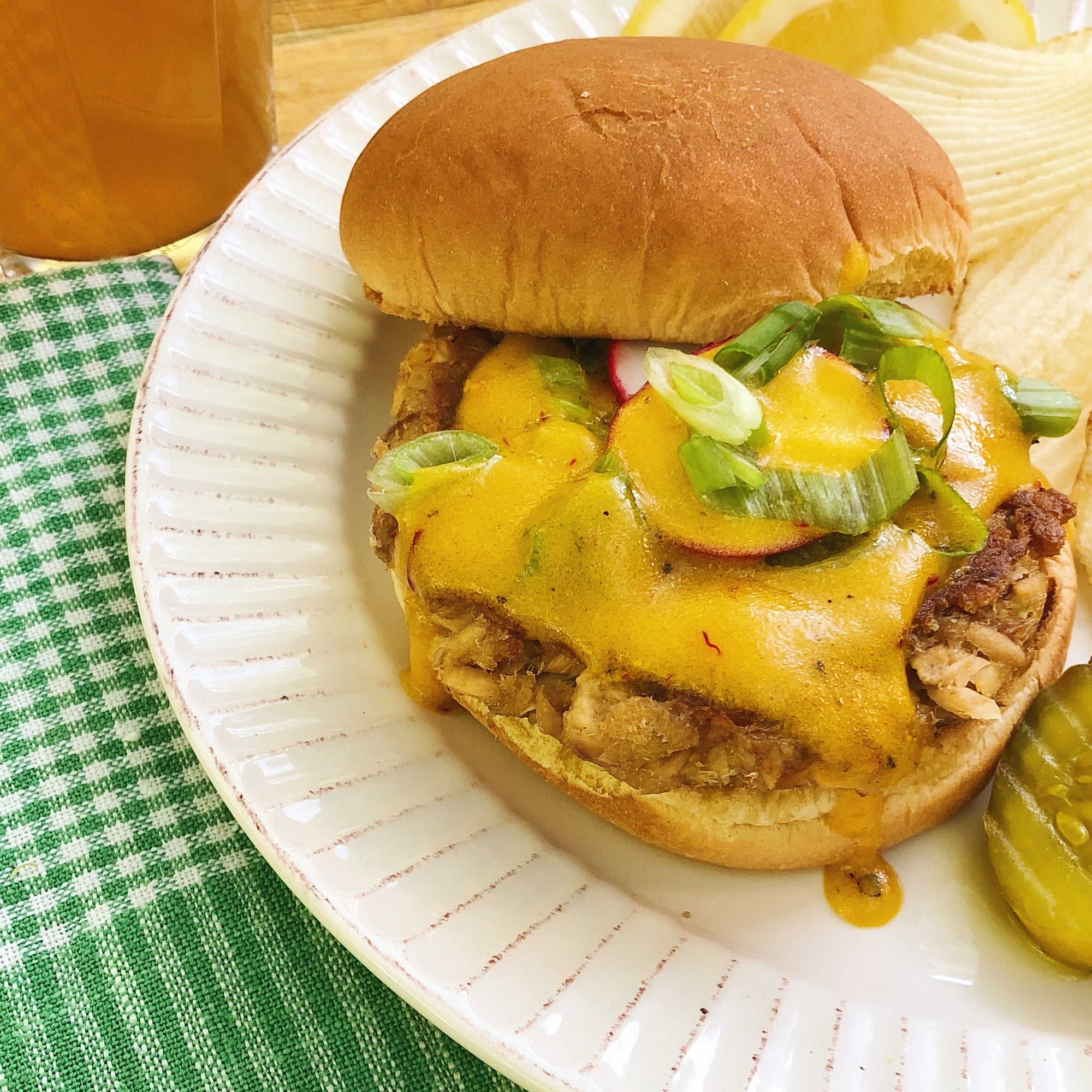 Canned mackerel burger with saffron-Dijon sauce - Donostia Foods