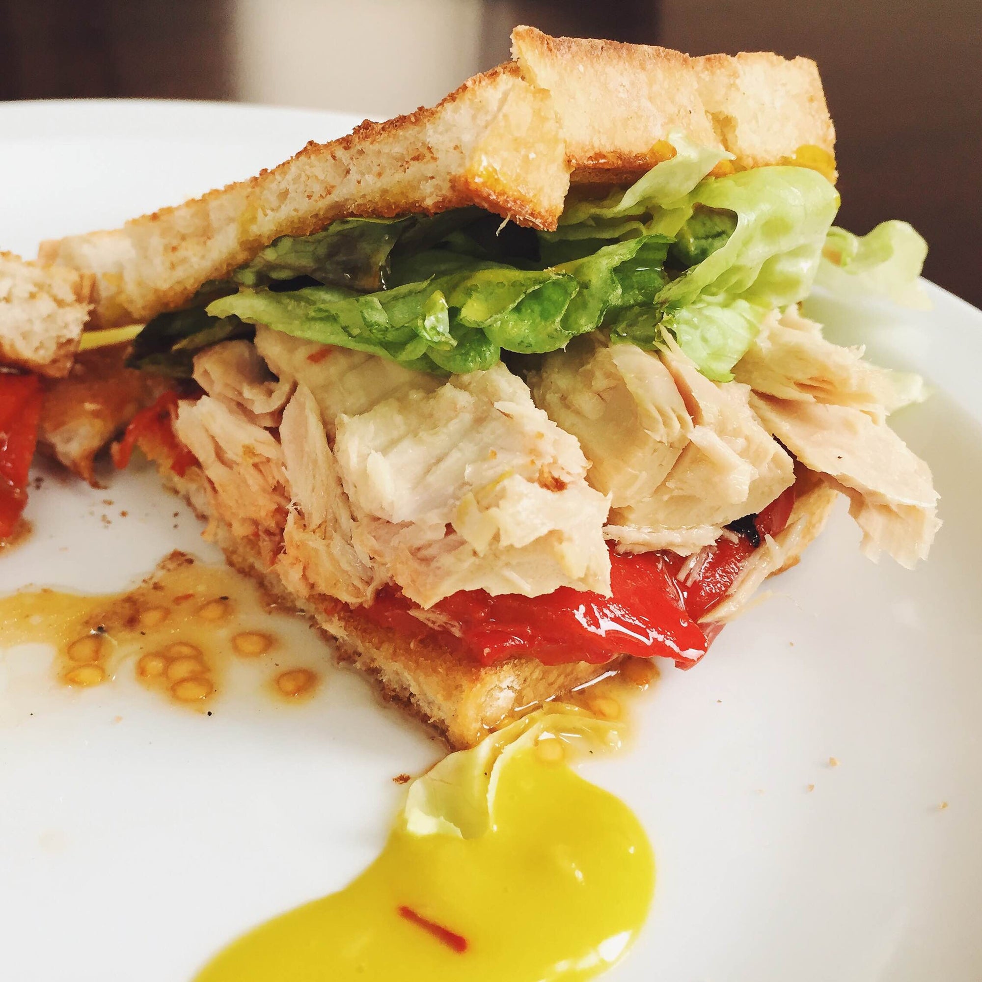 Bonito tuna sandwich with saffron aioli and piquillo peppers - Donostia Foods